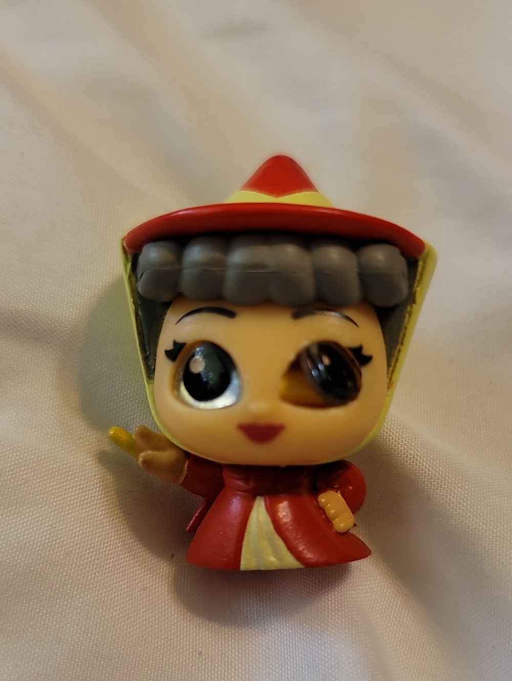 Disney Doorables - Sleeping Beauty Fairy Godmother Red Flora - Series 5 Figure